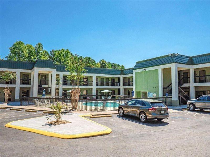 Quality Inn & Suites Near Six Flags - Austell Eksteriør billede