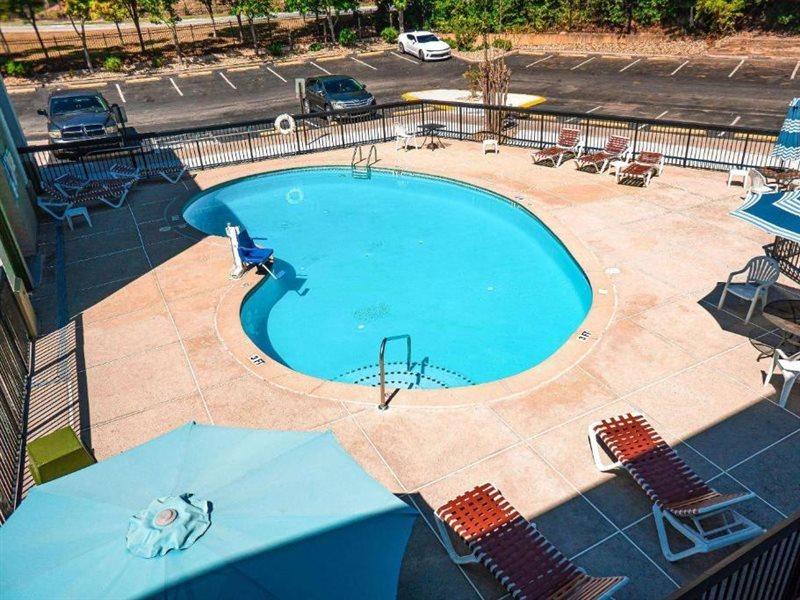 Quality Inn & Suites Near Six Flags - Austell Eksteriør billede