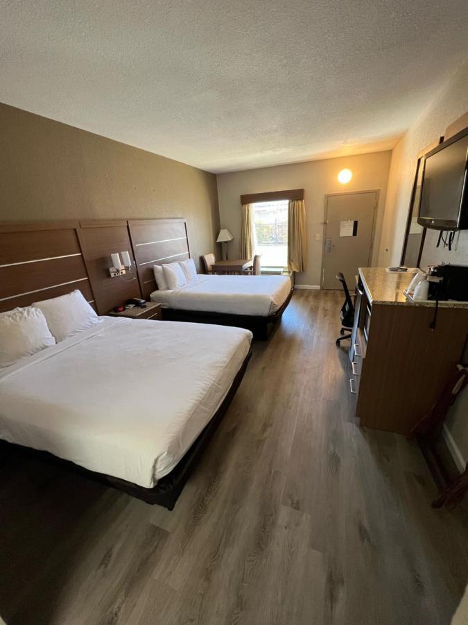 Quality Inn & Suites Near Six Flags - Austell Eksteriør billede