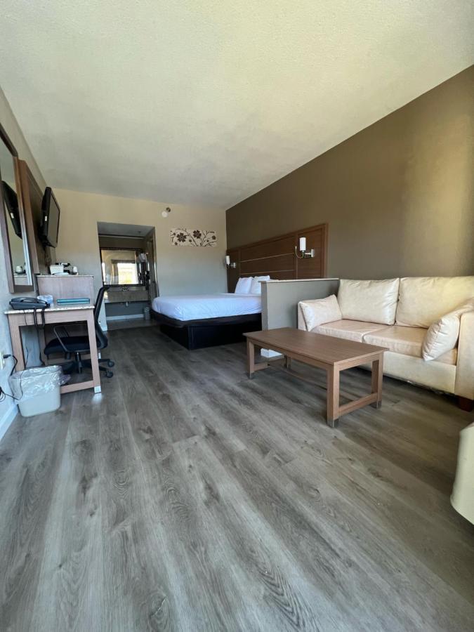 Quality Inn & Suites Near Six Flags - Austell Eksteriør billede