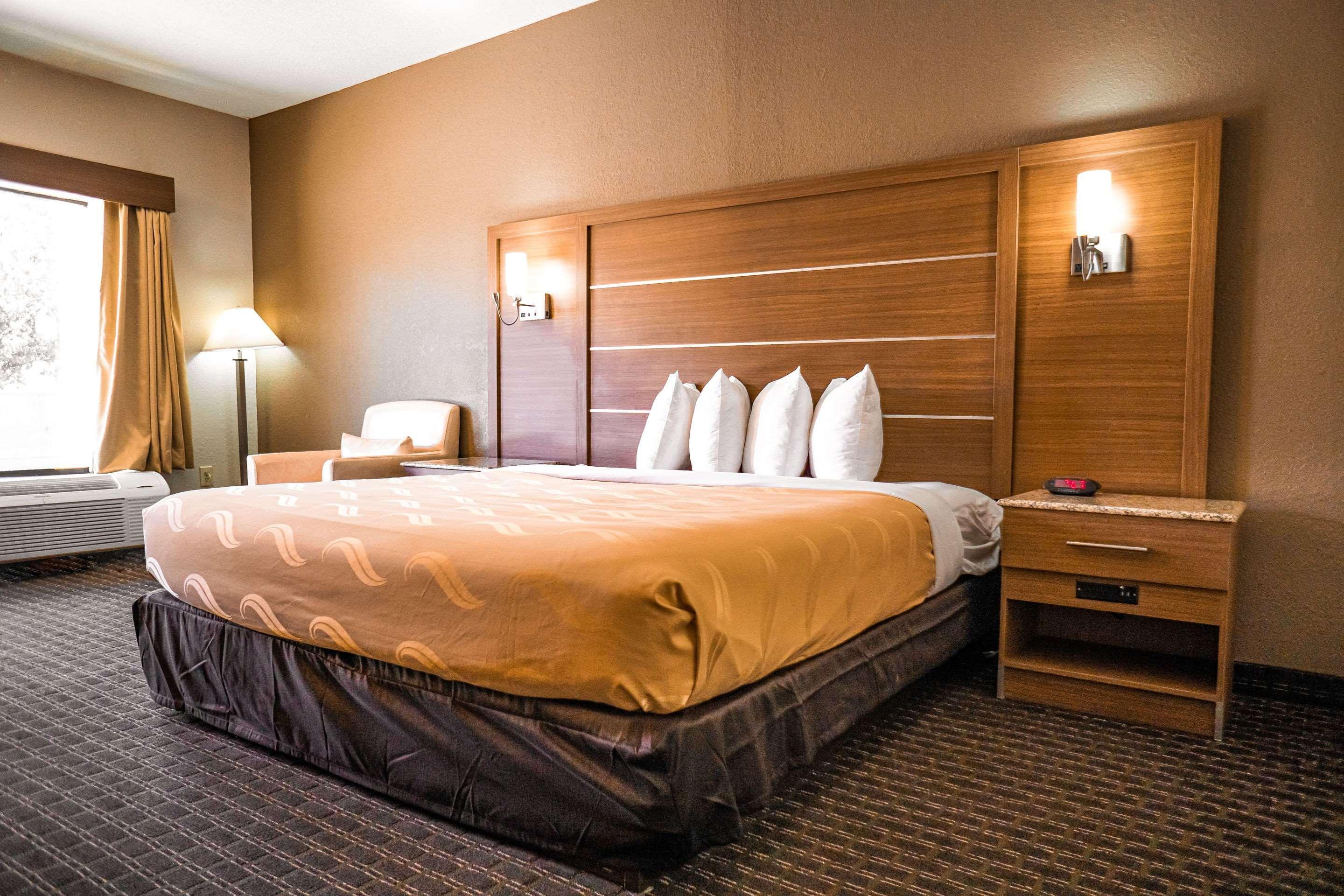 Quality Inn & Suites Near Six Flags - Austell Eksteriør billede