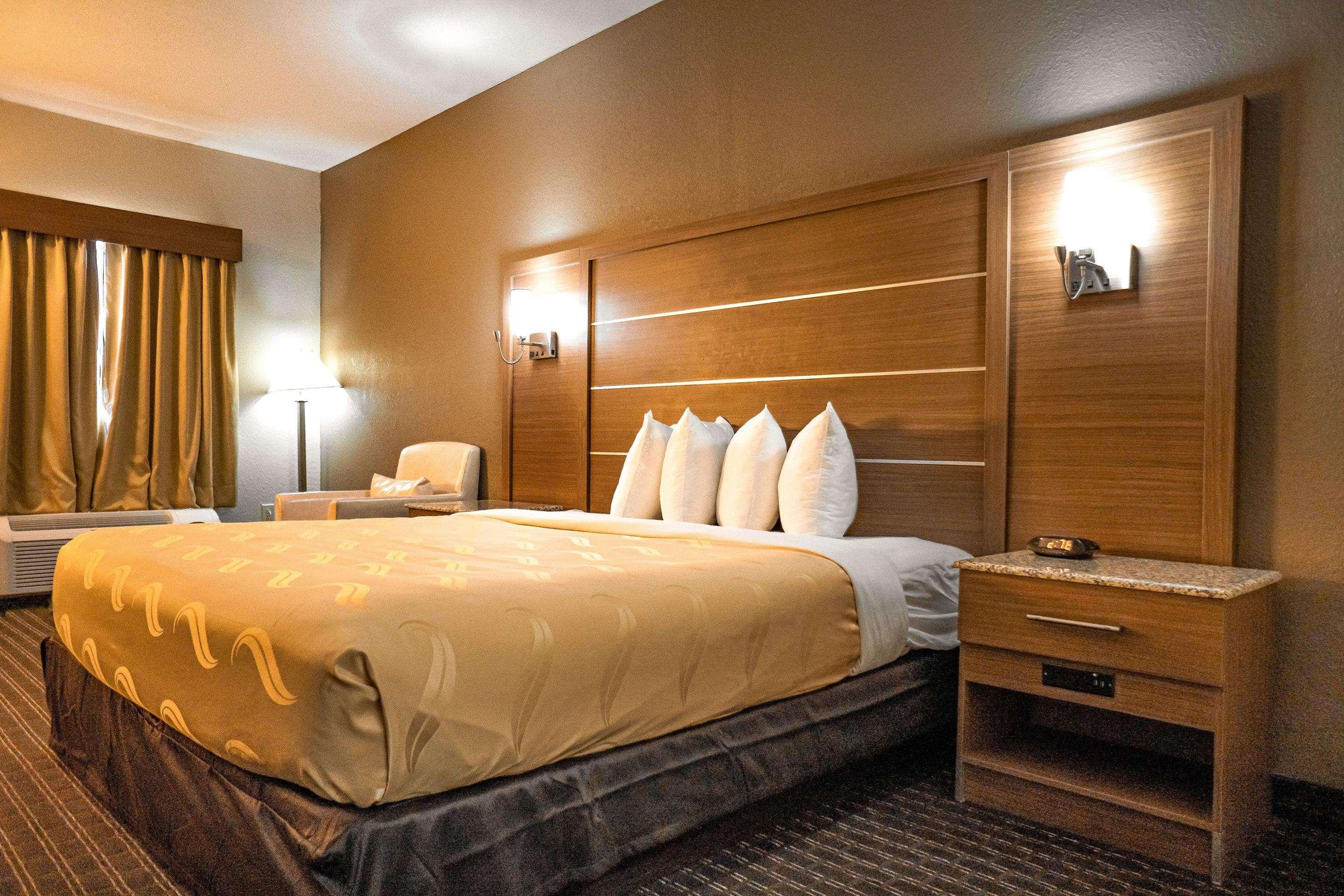 Quality Inn & Suites Near Six Flags - Austell Eksteriør billede