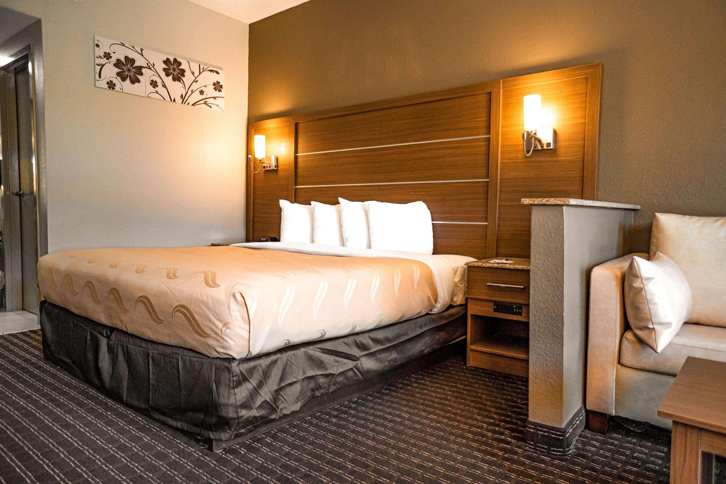 Quality Inn & Suites Near Six Flags - Austell Eksteriør billede