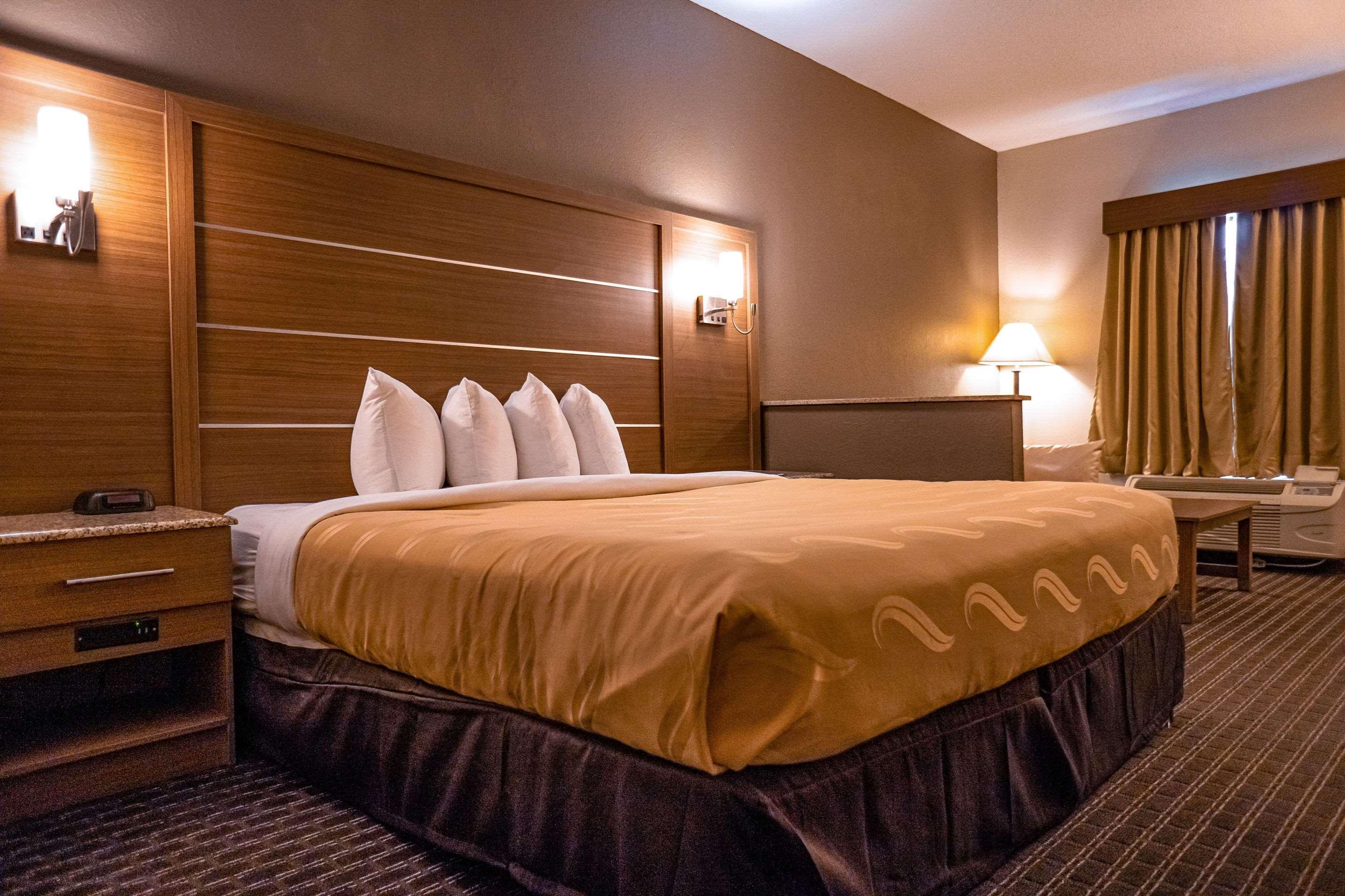 Quality Inn & Suites Near Six Flags - Austell Eksteriør billede