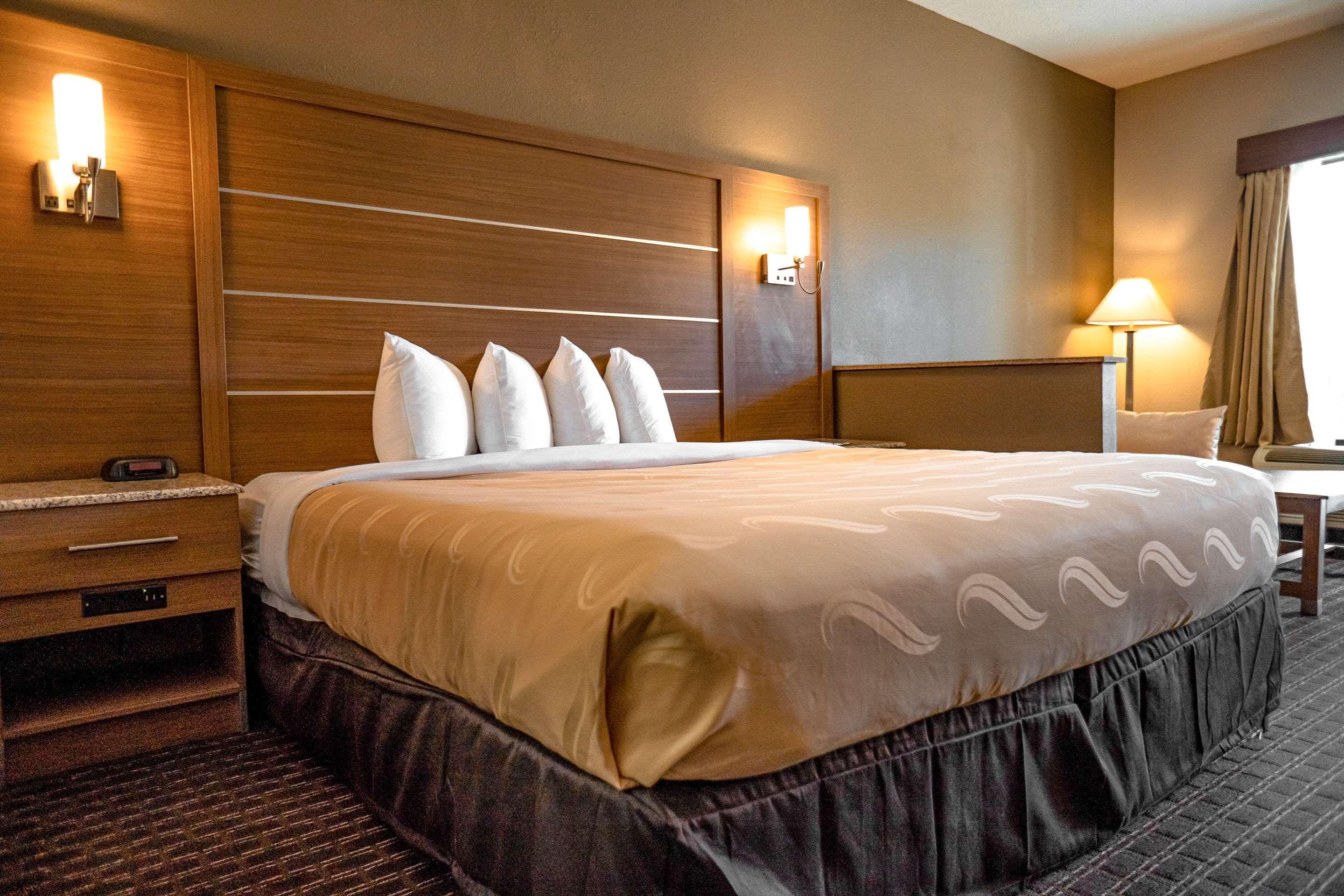 Quality Inn & Suites Near Six Flags - Austell Eksteriør billede