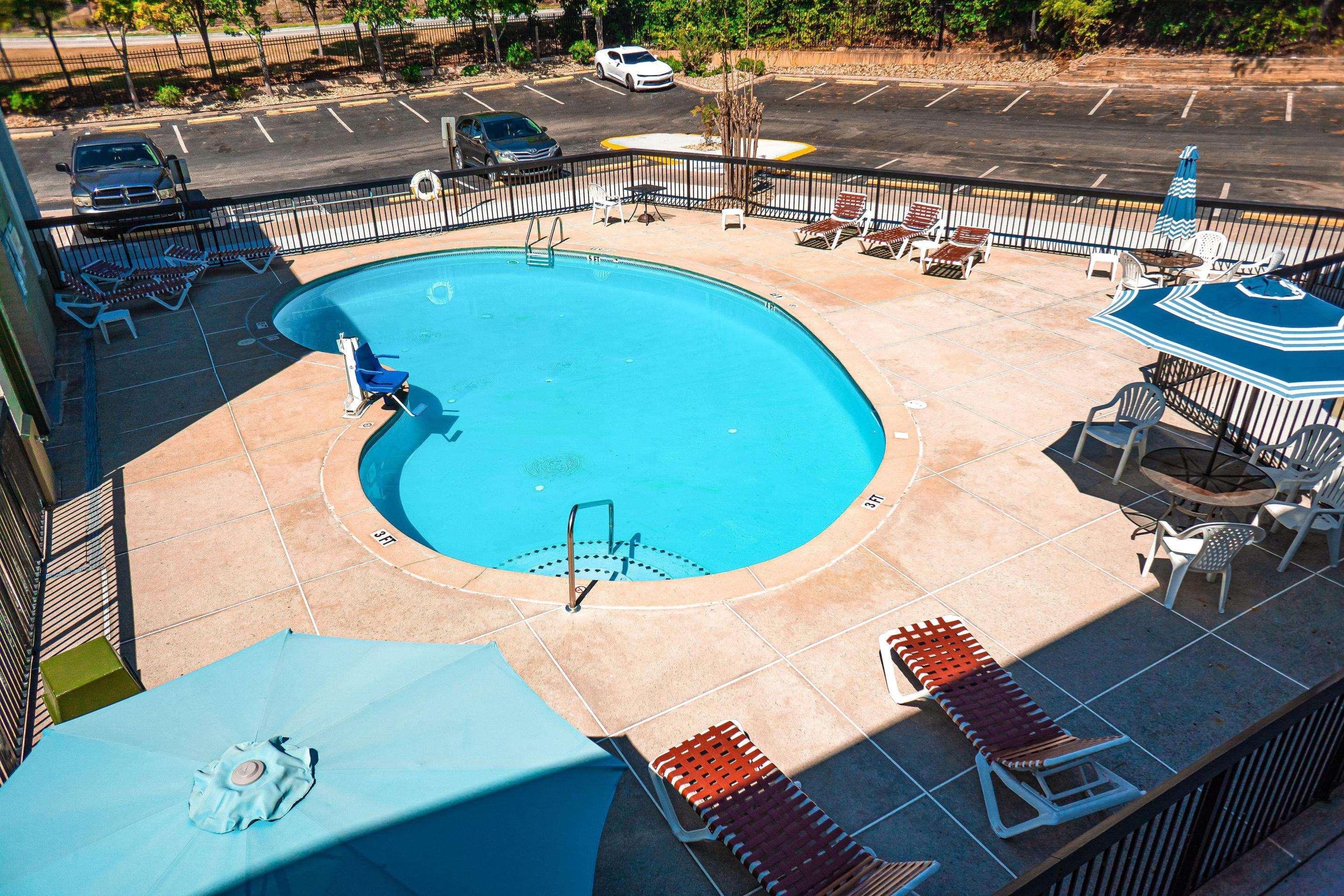 Quality Inn & Suites Near Six Flags - Austell Eksteriør billede