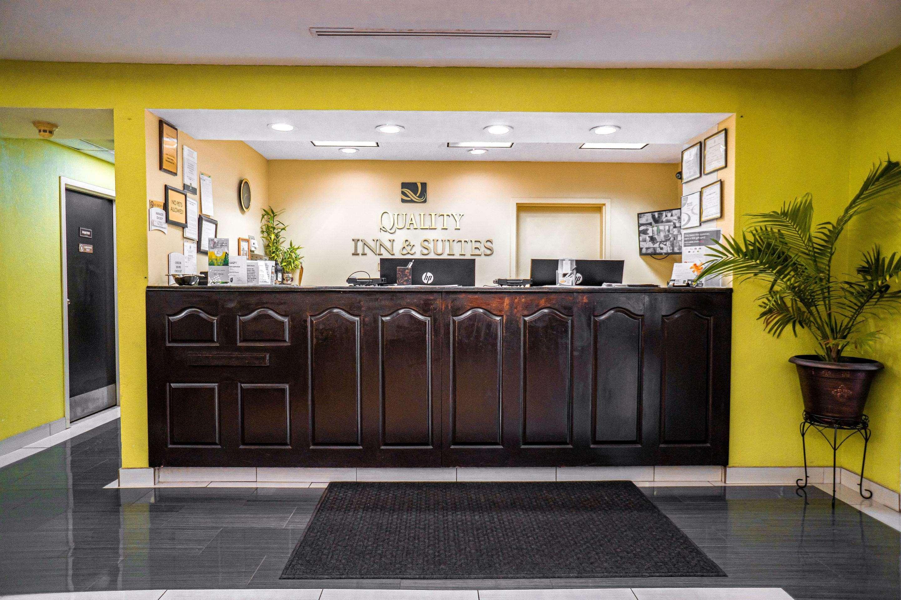 Quality Inn & Suites Near Six Flags - Austell Eksteriør billede