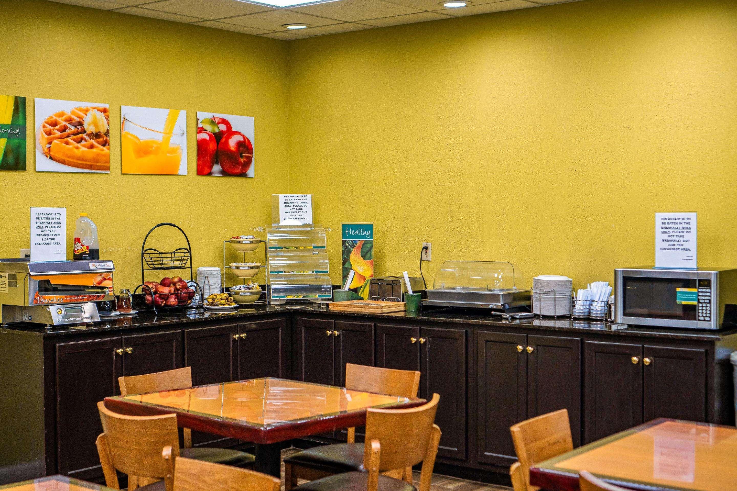 Quality Inn & Suites Near Six Flags - Austell Eksteriør billede