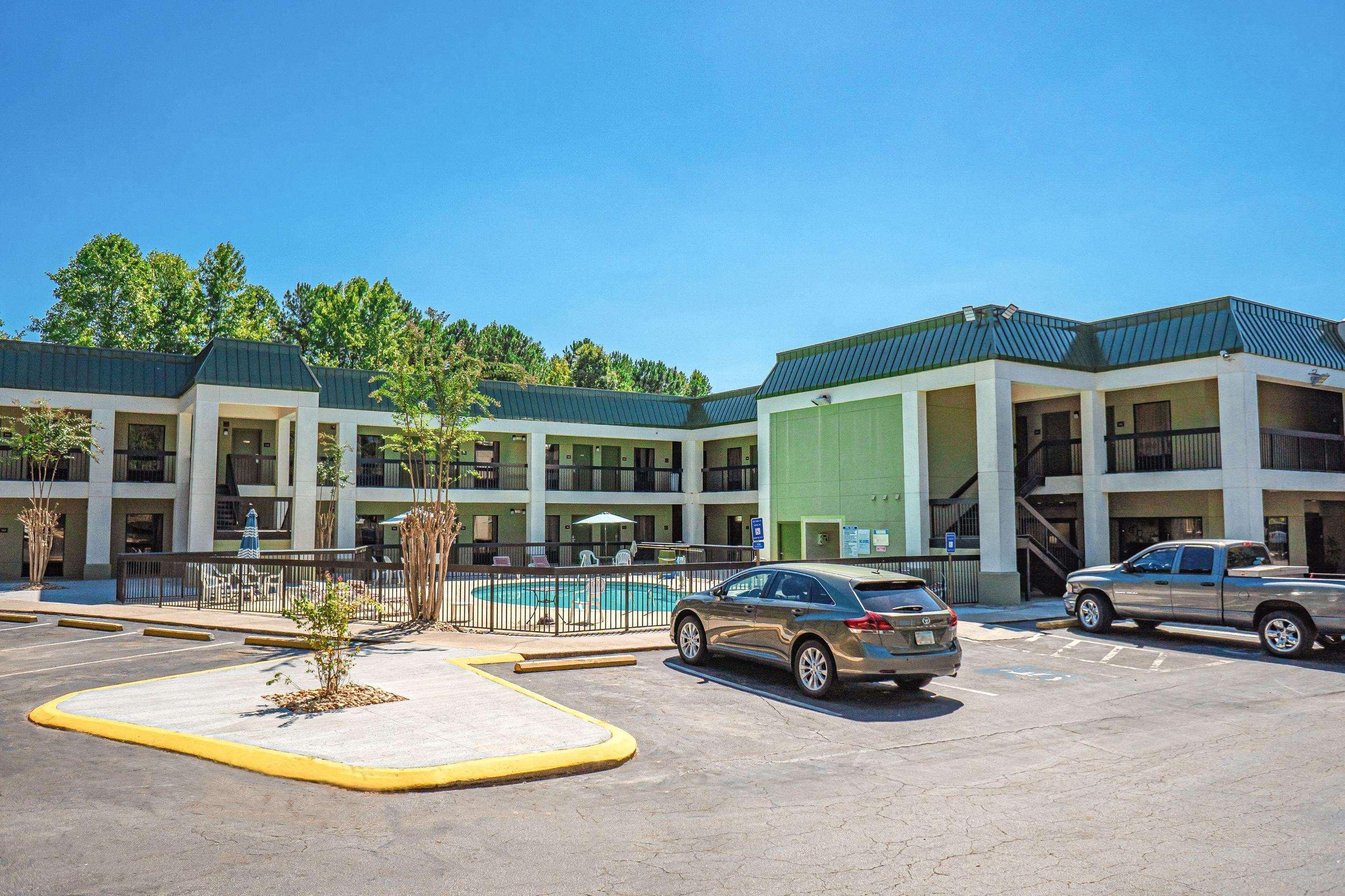 Quality Inn & Suites Near Six Flags - Austell Eksteriør billede