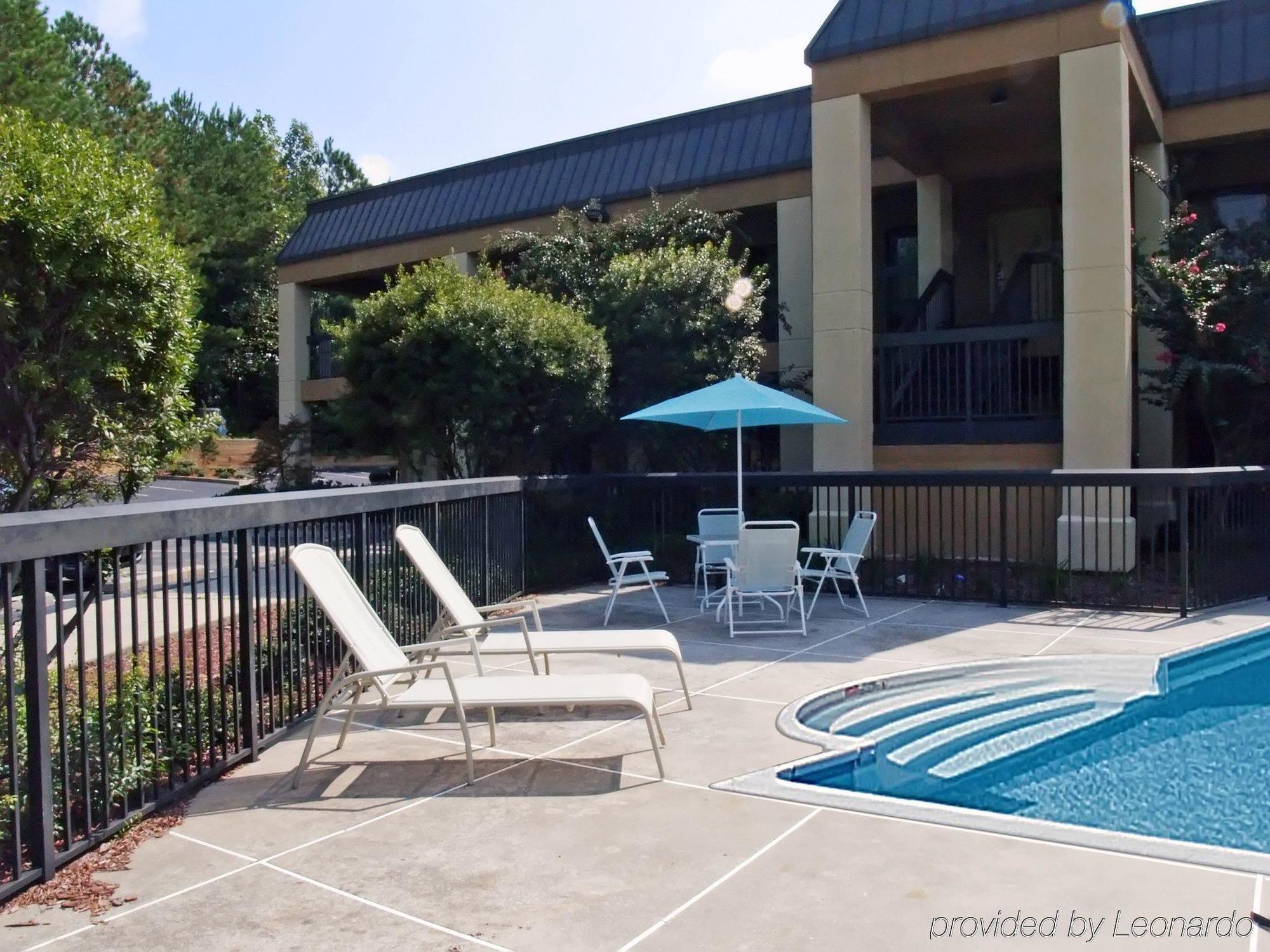 Quality Inn & Suites Near Six Flags - Austell Eksteriør billede