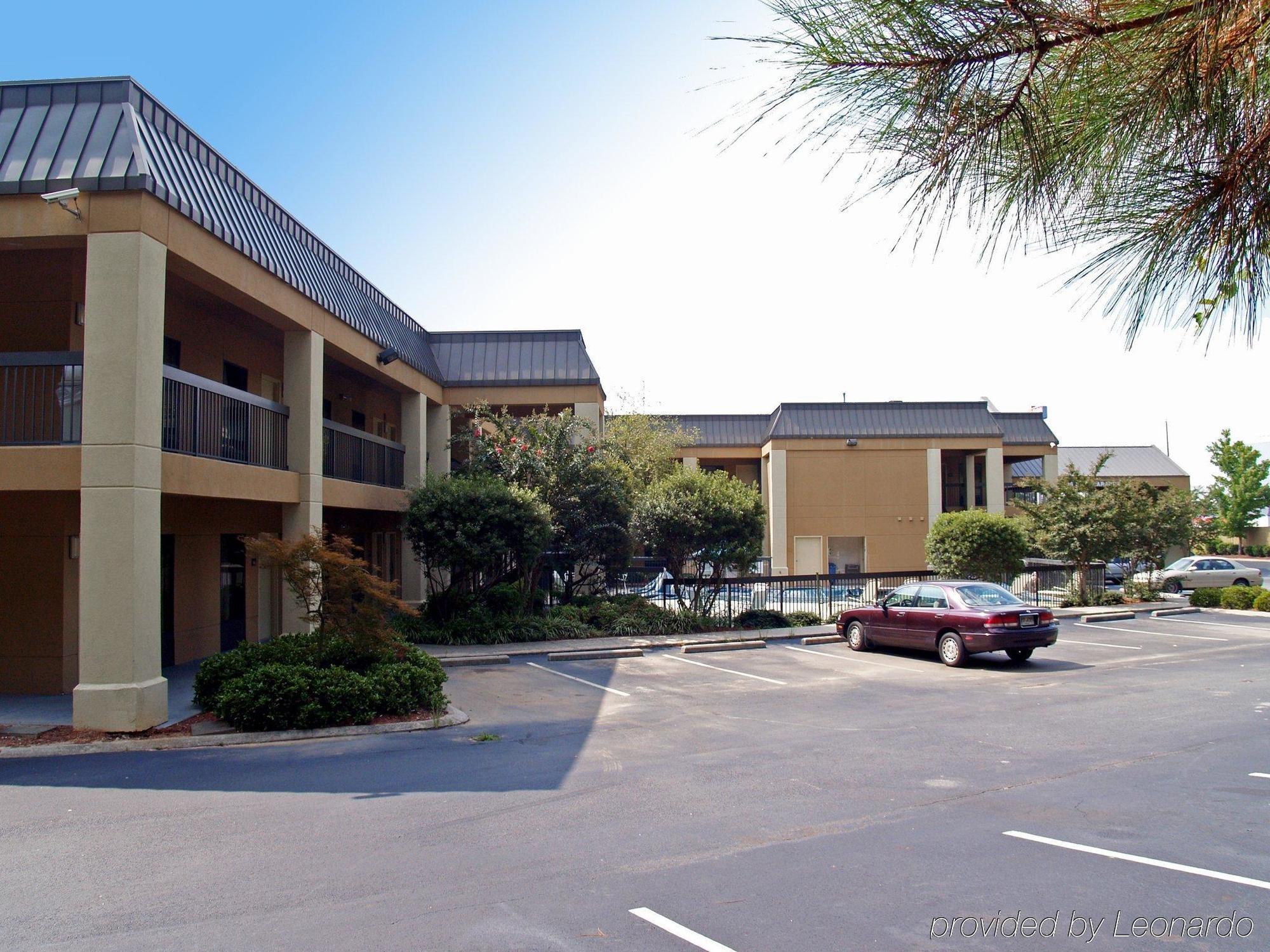 Quality Inn & Suites Near Six Flags - Austell Eksteriør billede