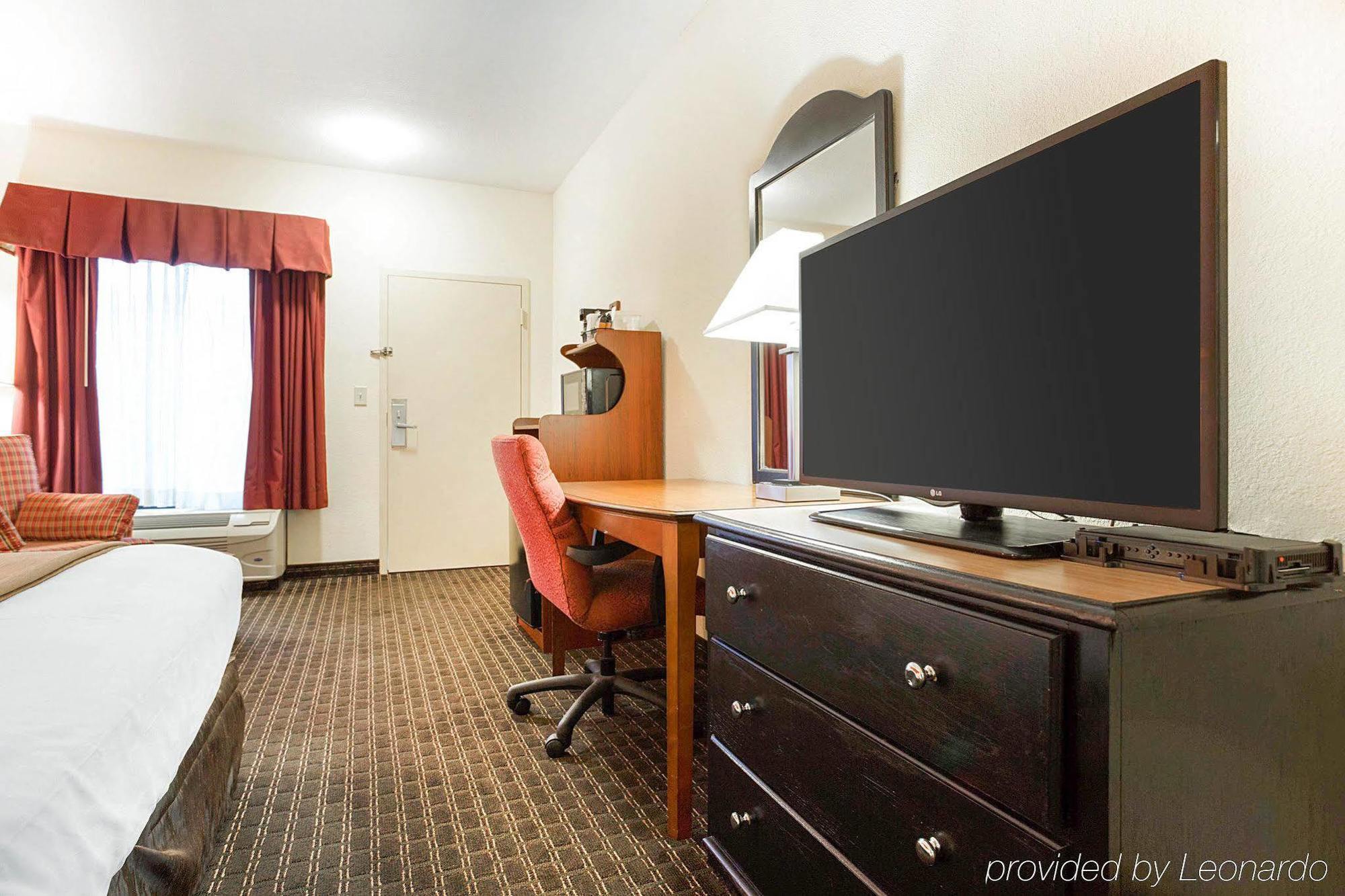Quality Inn & Suites Near Six Flags - Austell Eksteriør billede